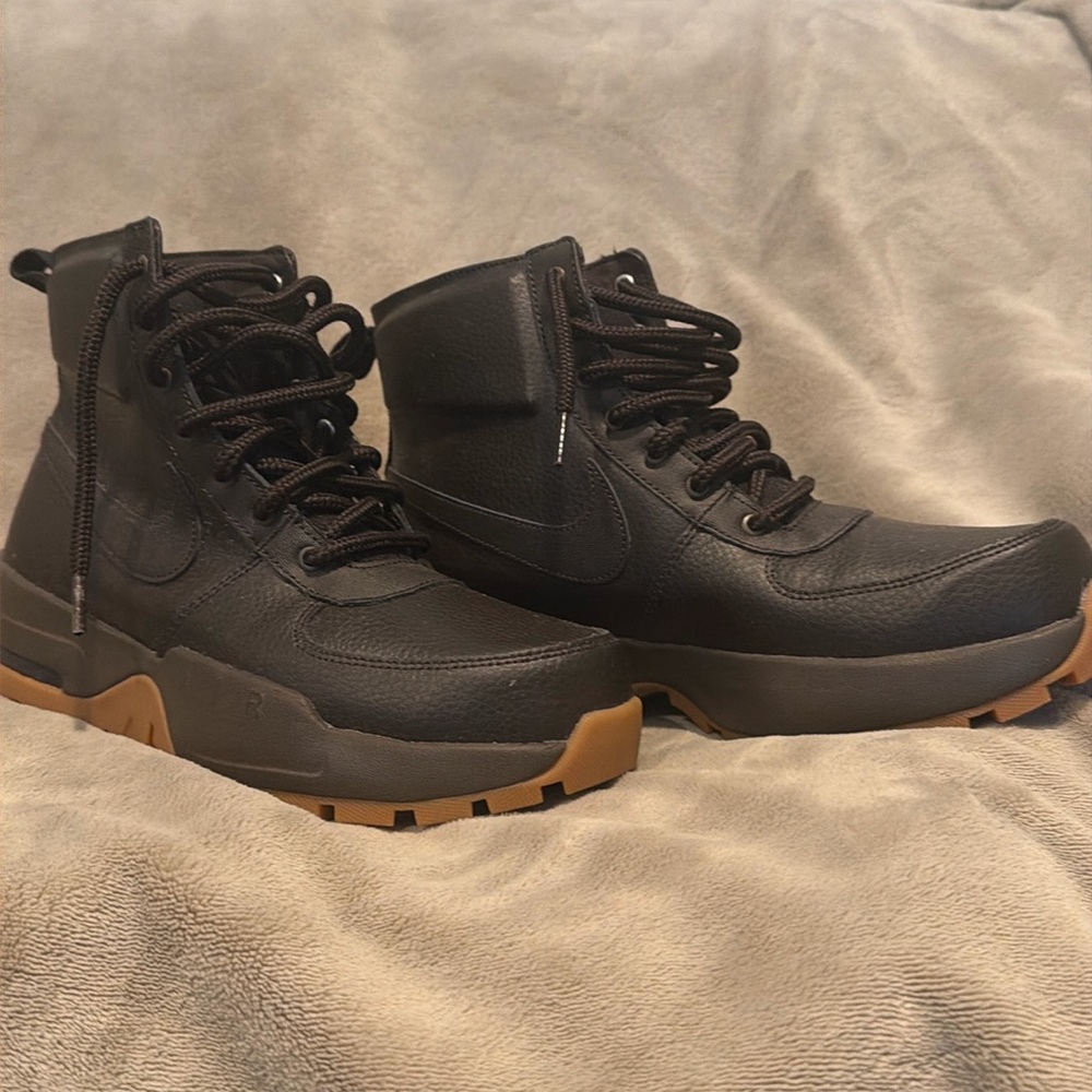 Nike boots never worn